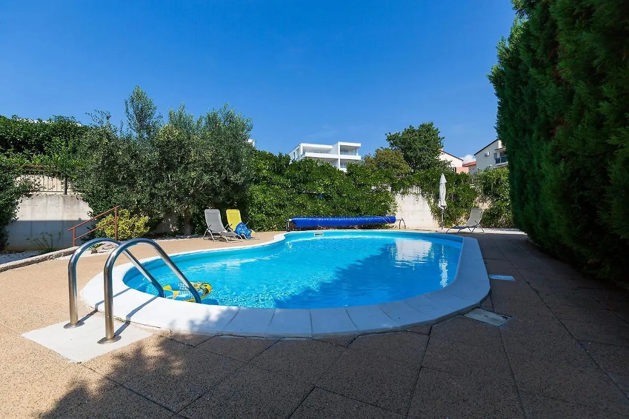 Apartments With A Swimming Pool Novigrad - 7078