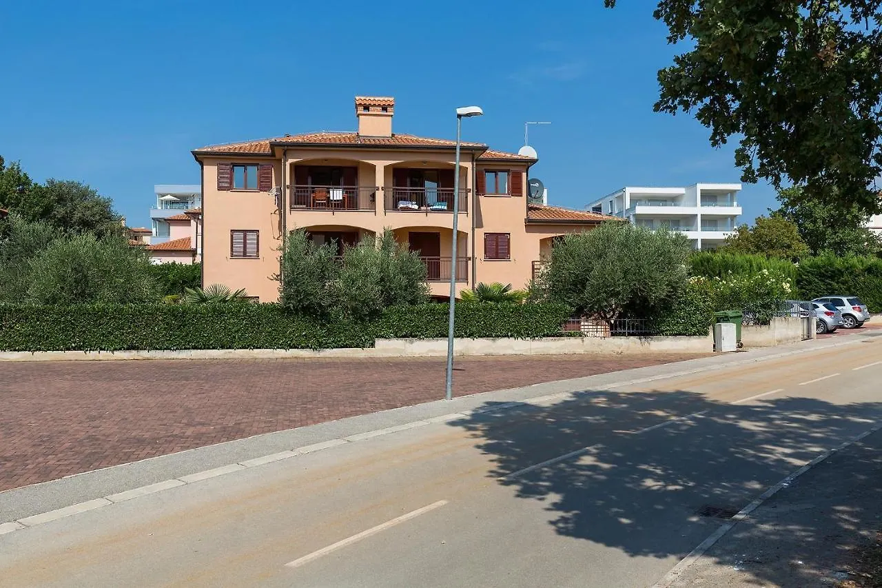 Apartments With A Swimming Pool Novigrad - 7078 Croatia
