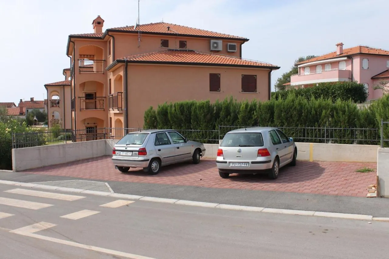 Apartments With A Swimming Pool Novigrad - 7078 Novigrad (Istria)
