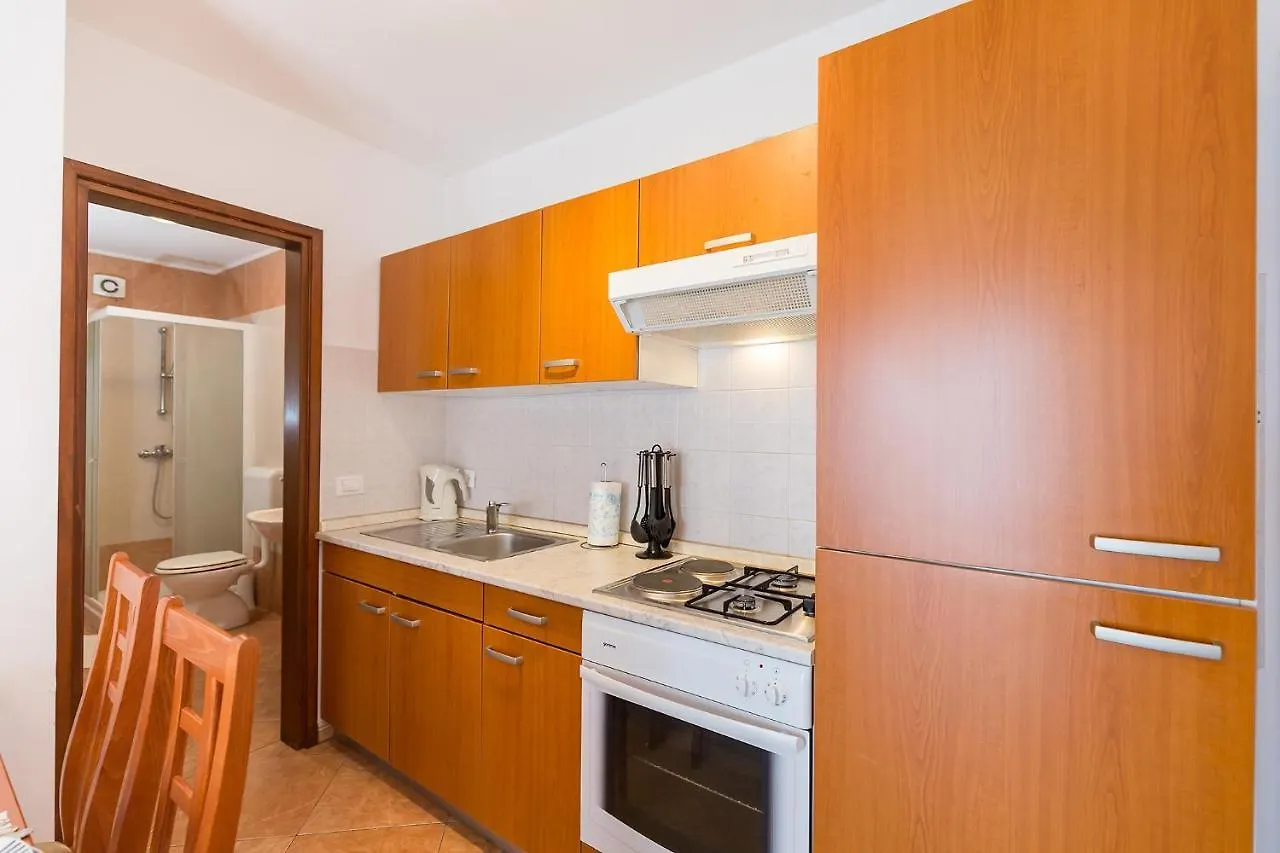 Apartments With A Swimming Pool Novigrad - 7078