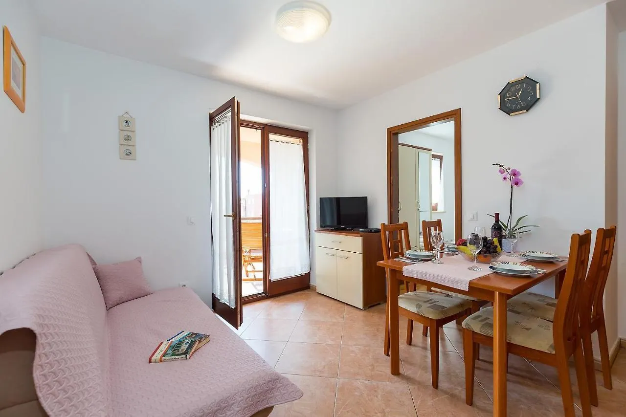 Apartments With A Swimming Pool Novigrad - 7078 Croatia