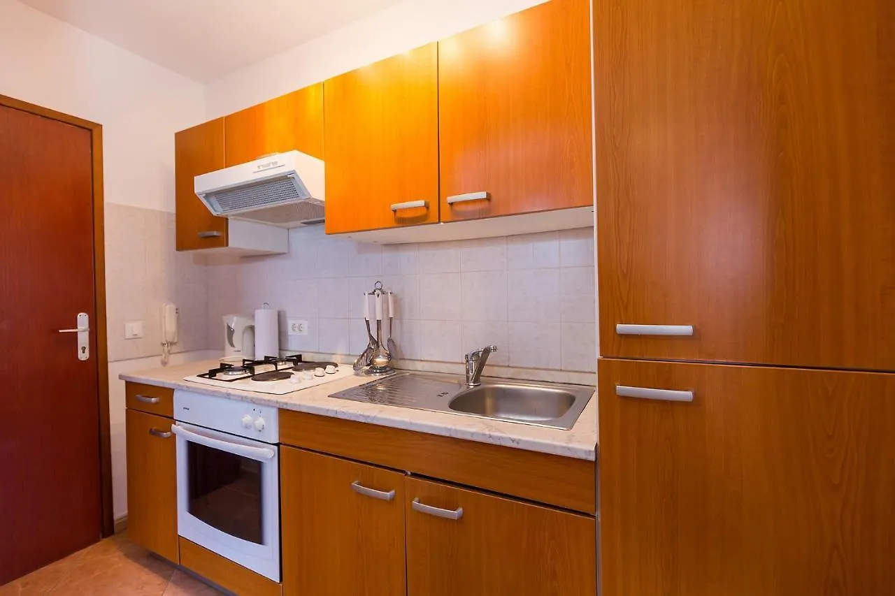 Apartments With A Swimming Pool Novigrad - 7078